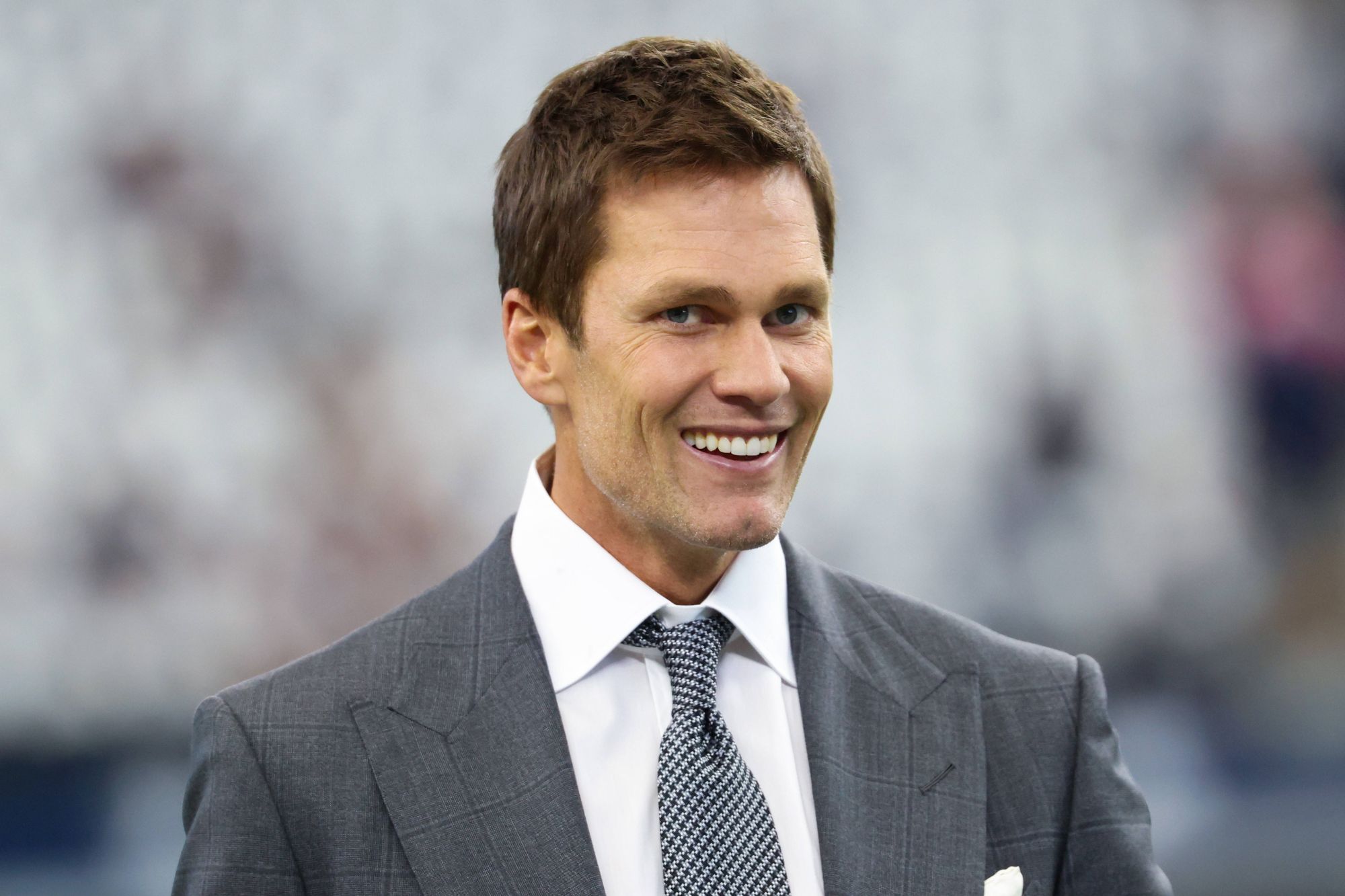 Tom Brady Tries Turducken During NFL Thanksgiving Broadcast Pubity tom-brady-tries-turducken-during-nfl-thanksgiving-broadcast-pubity
