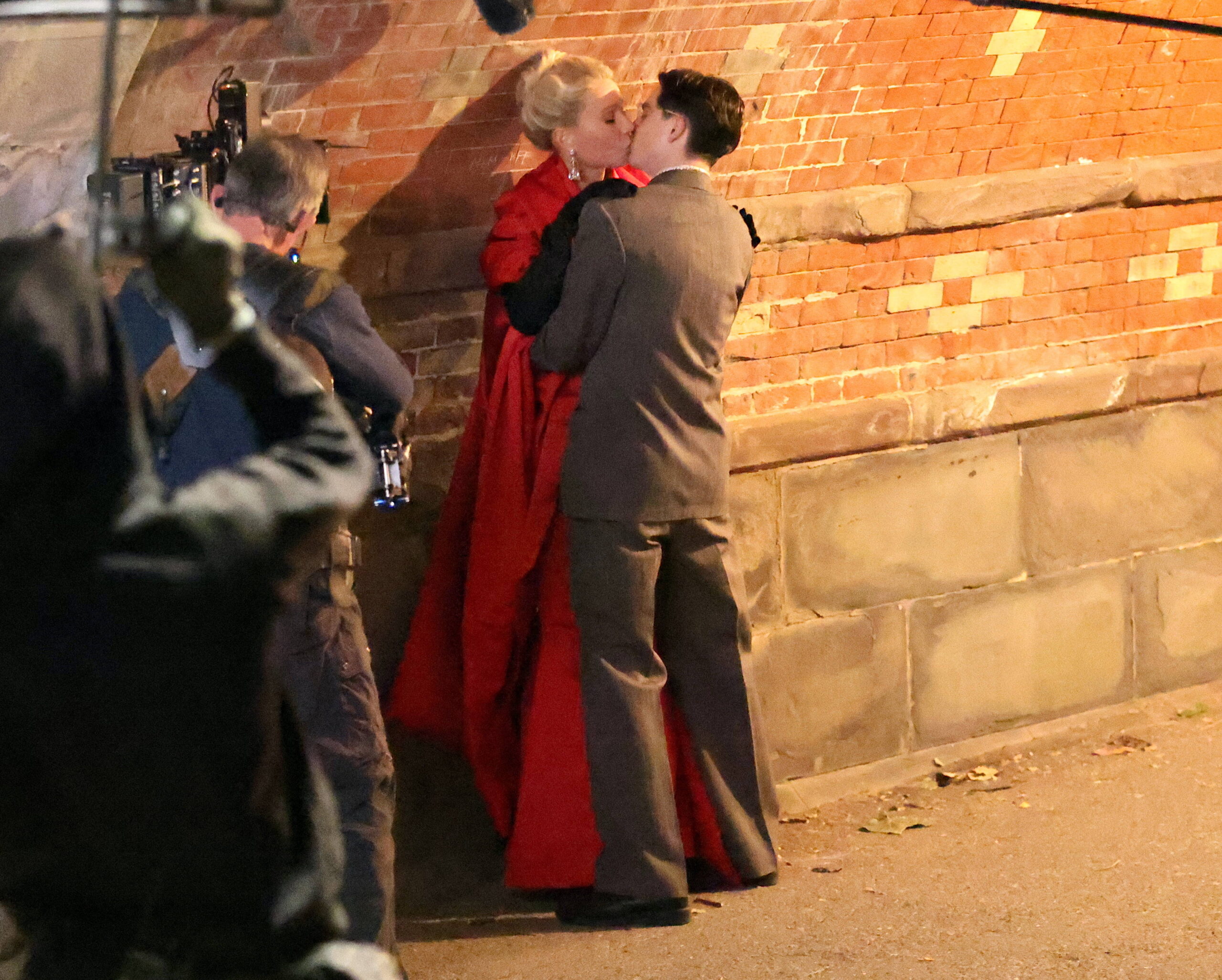 Chalamet and Paltrow kissing