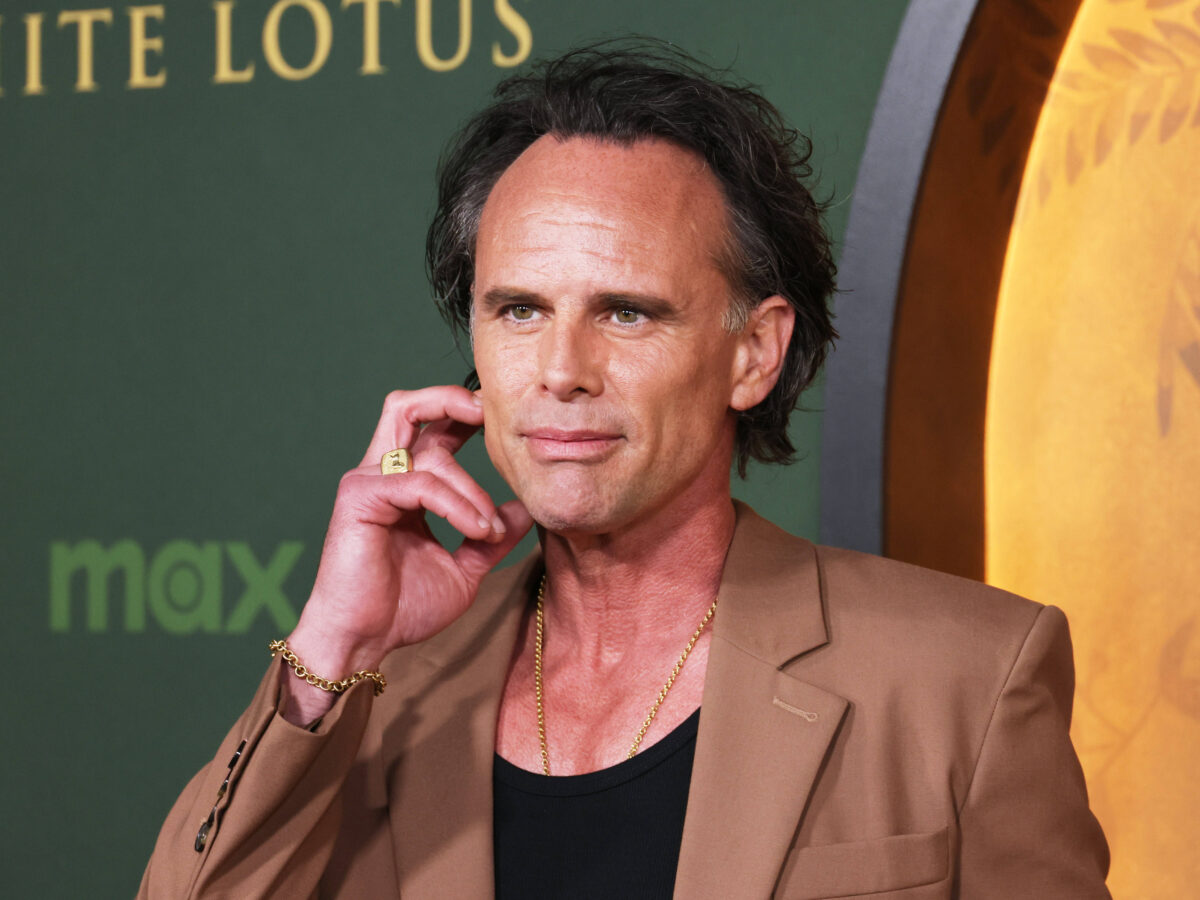 Walton Goggins dances with his mom on SNL