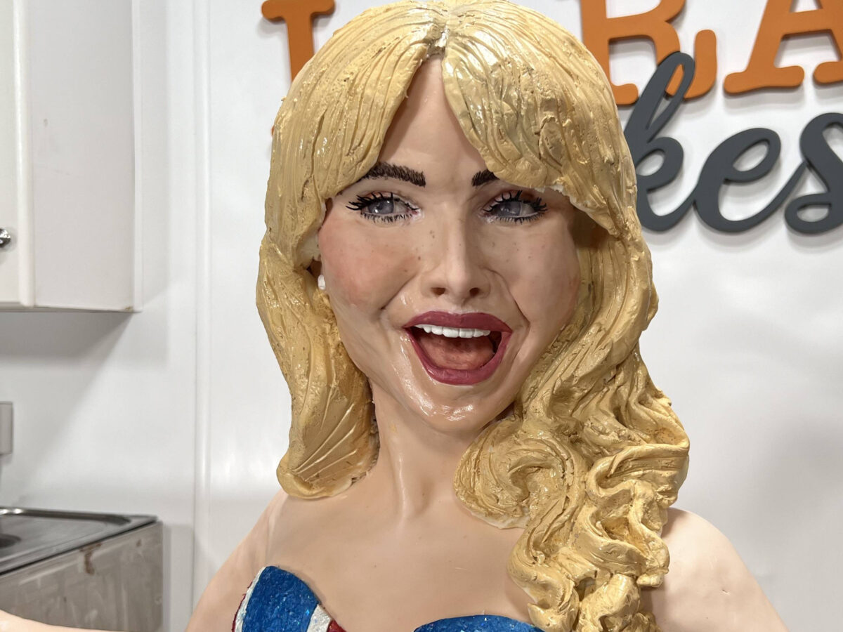 Baker Lara Mason created a life-sized Sabrina Carpenter cake