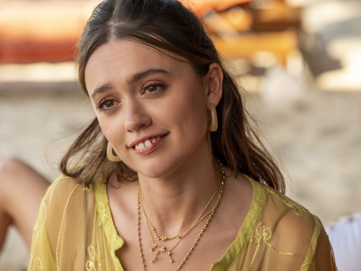 Chelsea (Aimee Lou Wood) in The White Lotus finale talking to Walton Goggins snl star