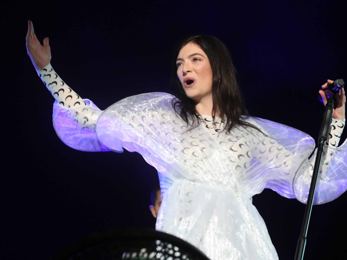 Lorde Says She Is ‘In The Middle’ of Gender Scale