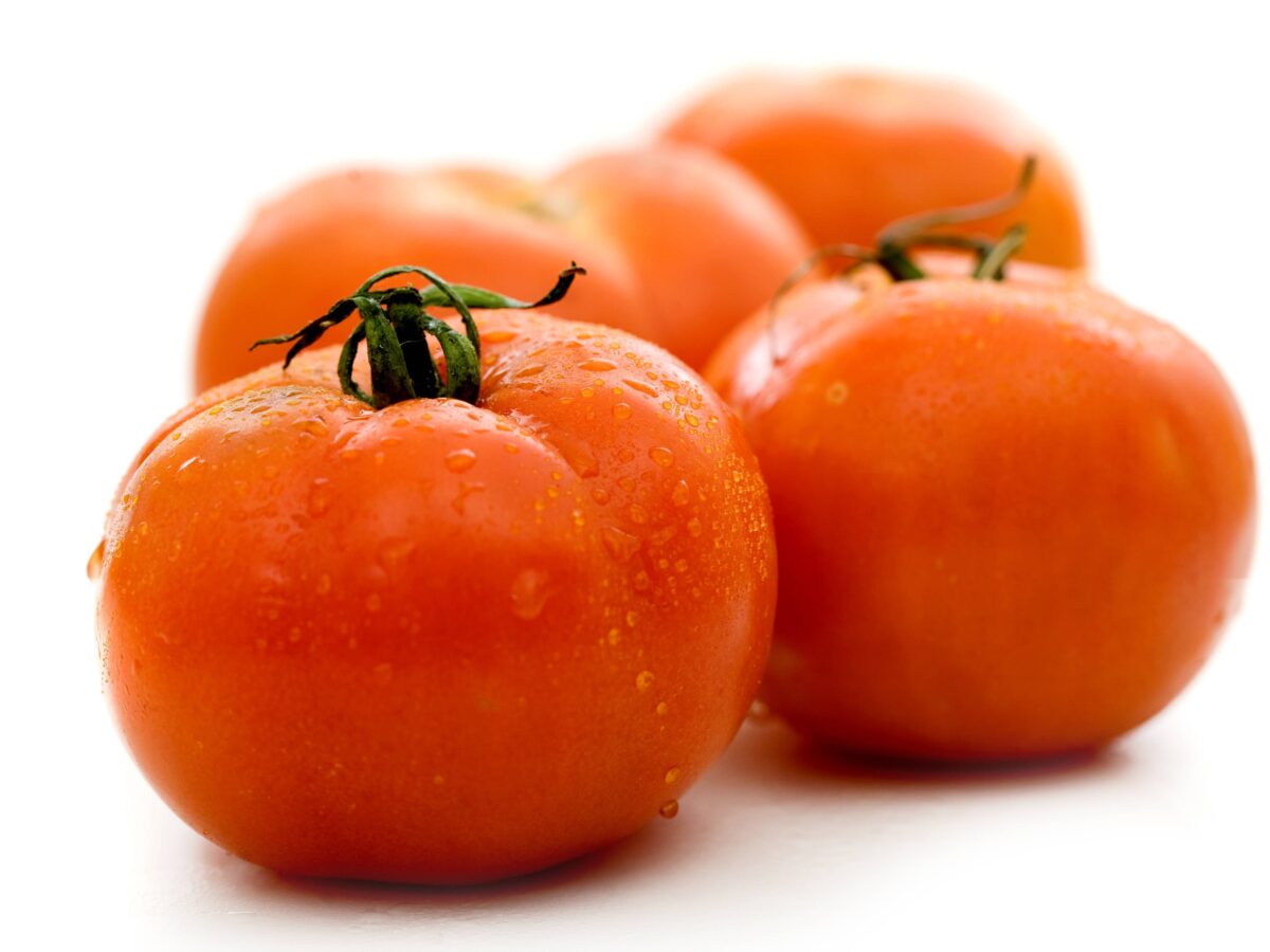 Influencer sparks reaction with clip of “iconic” whole tomato