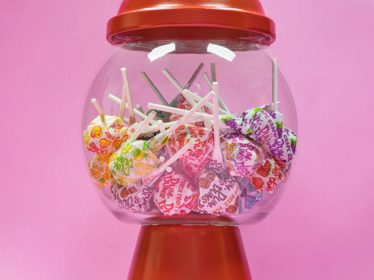 A Child Orders 70,000 Lollipops on Mom’s Phone