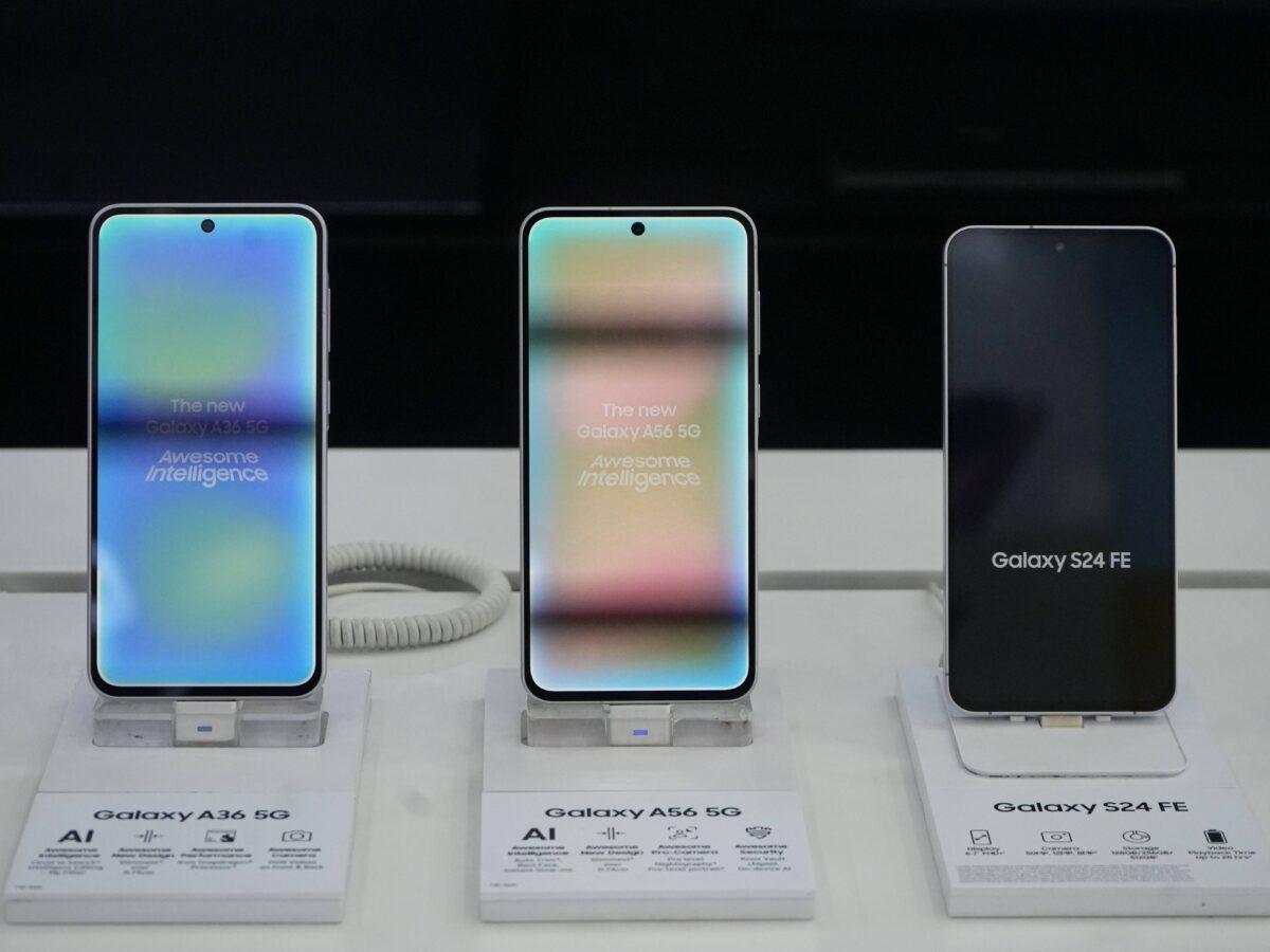 Did Samsung Use A Robotic Rear to Test Smartphones?