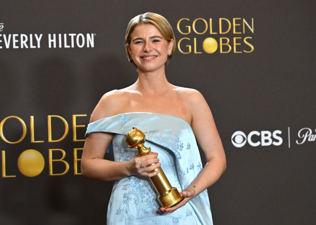 Jessie Buckley Golden Globes