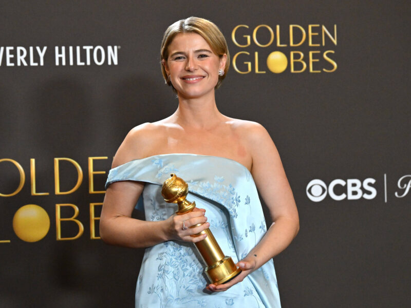 Jessie Buckley Golden Globes